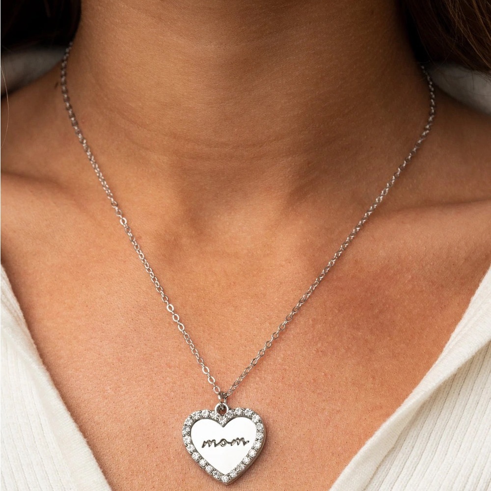 NEW Boutique Polished Silver Heart Mom Engraved Diamond Necklace Fashion Jewelry